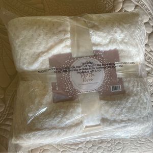 Ulta super cuddly plush throw!